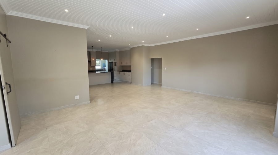 To Let 3 Bedroom Property for Rent in Uitzicht Western Cape